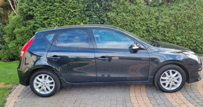 Hyundai I30 cena 22900 przebieg: 125000, rok produkcji 2011 z Tłuszcz małe 497